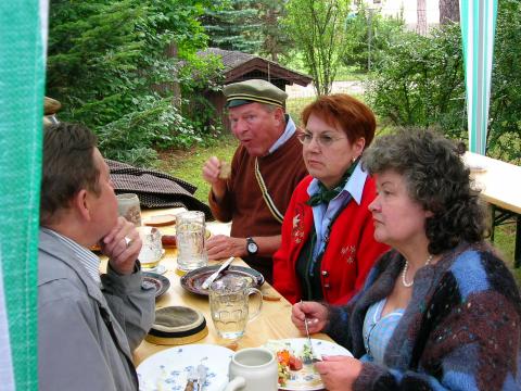 Ilse Zimmermannn mit Gattem Johann, ganz rechts im Bild