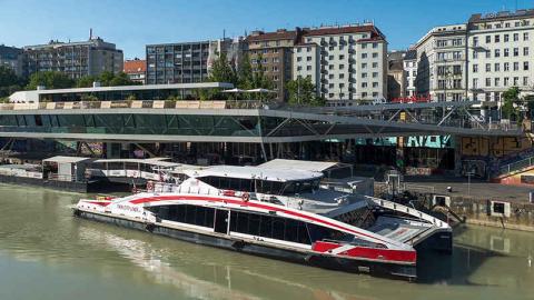 Bild Katamaran Twin City Liner, Anlagestelle Schwedenplatz
