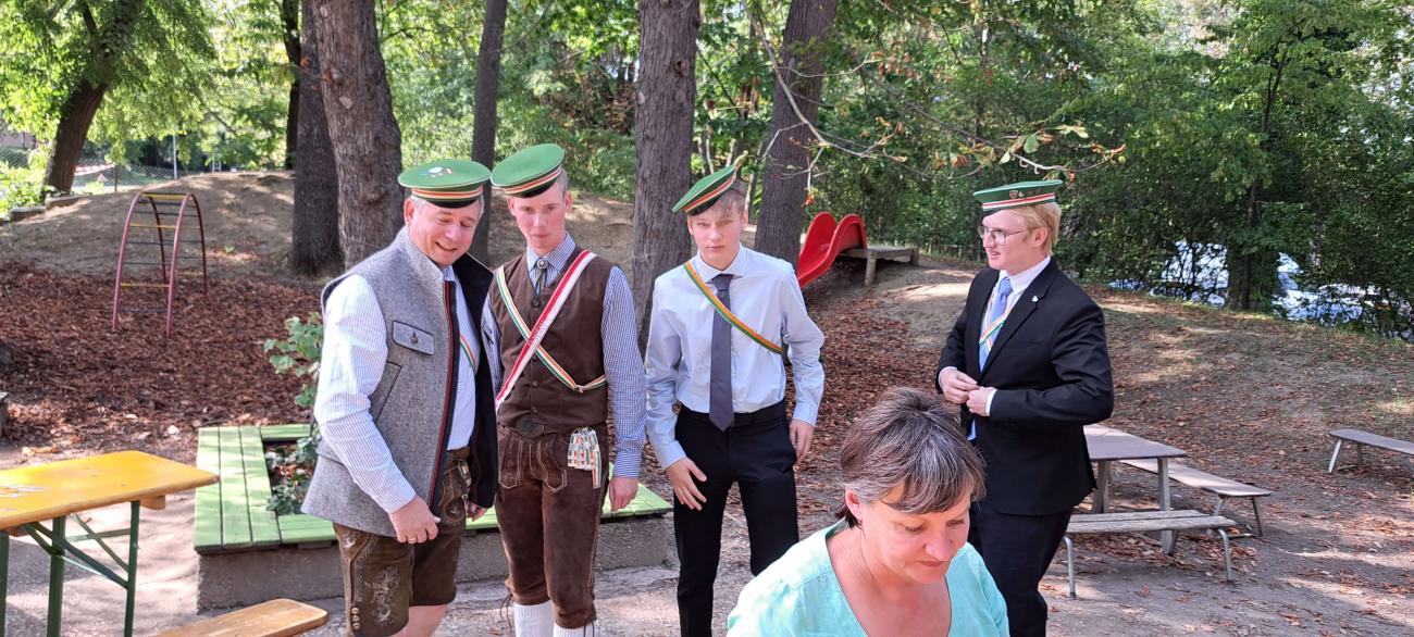 Spanferkel Besucher KBW