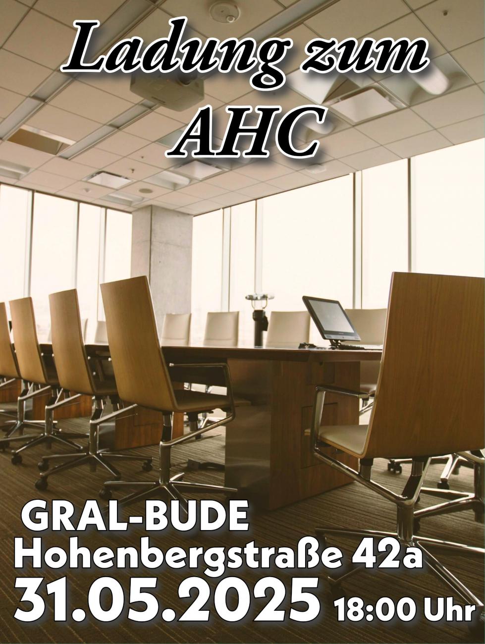 Einladung zum AHC, der Konferenzraum mit Tisch und Hochlehnern Blick zu Glasfenstern