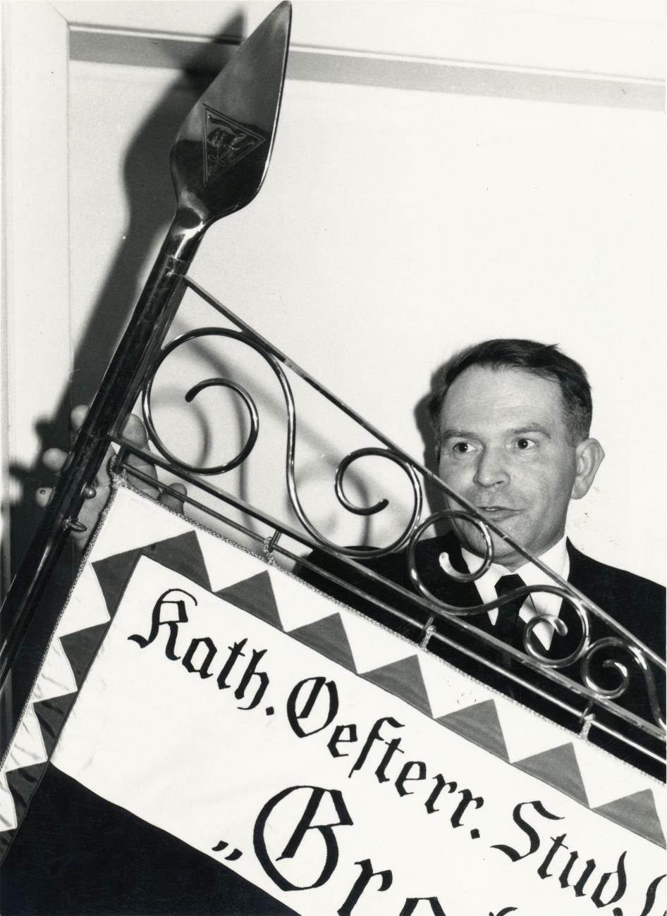 Die Standarte Grals wird immer bei feierlichen Zeremonien verwendet