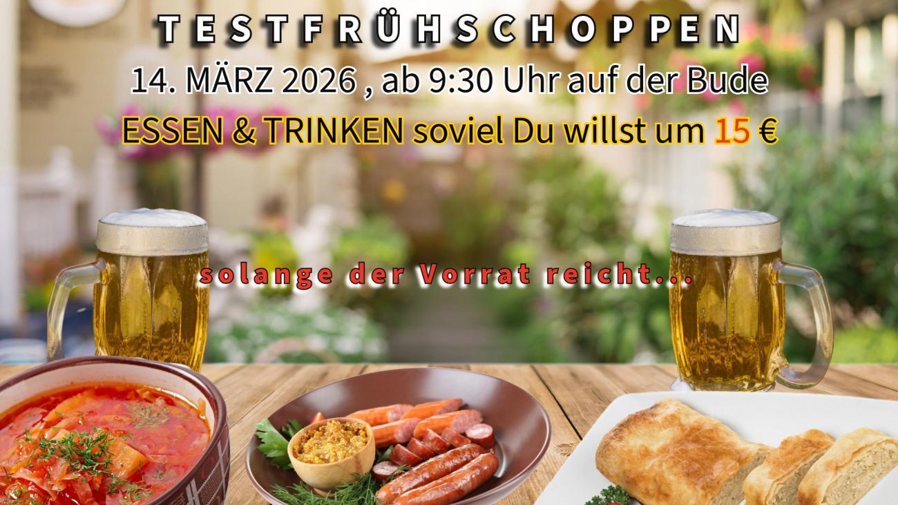 Gartentisch mit Bier, Gulaschsuppe, Würstel und Krautstrudel gedeckt